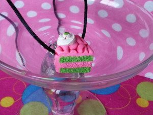 56cakenecklace