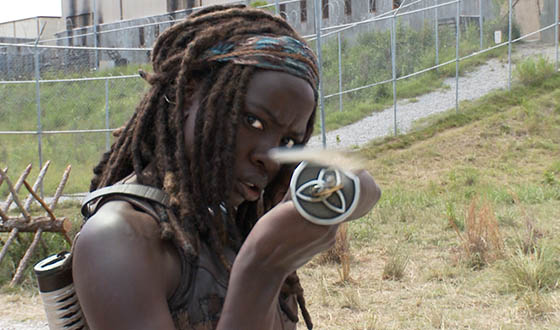 TWD-S4-Cast-on-Set-Video-Michonne-560