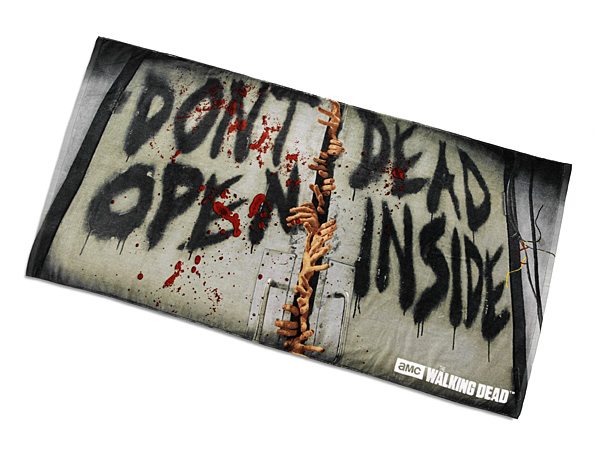 19fb_walking_dead_dont_open_beach_towel