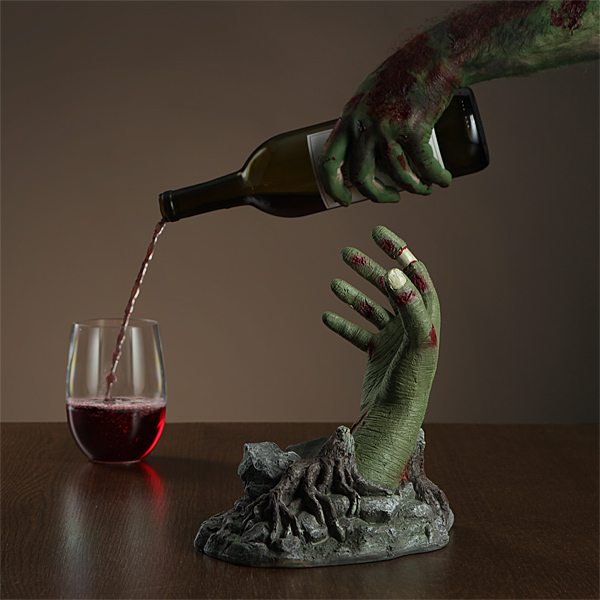 1e47_zombie_hand_wine_bottle_holder_inuse