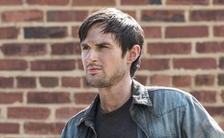 the-walking-dead-episode-501-gareth-west-325