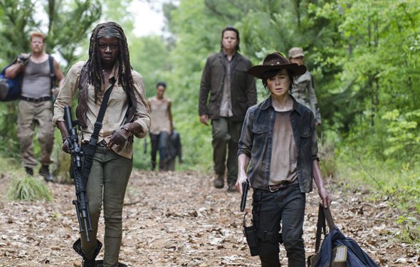 the-walking-dead-episode-502-michonne-gurira-carl-riggs-main-590